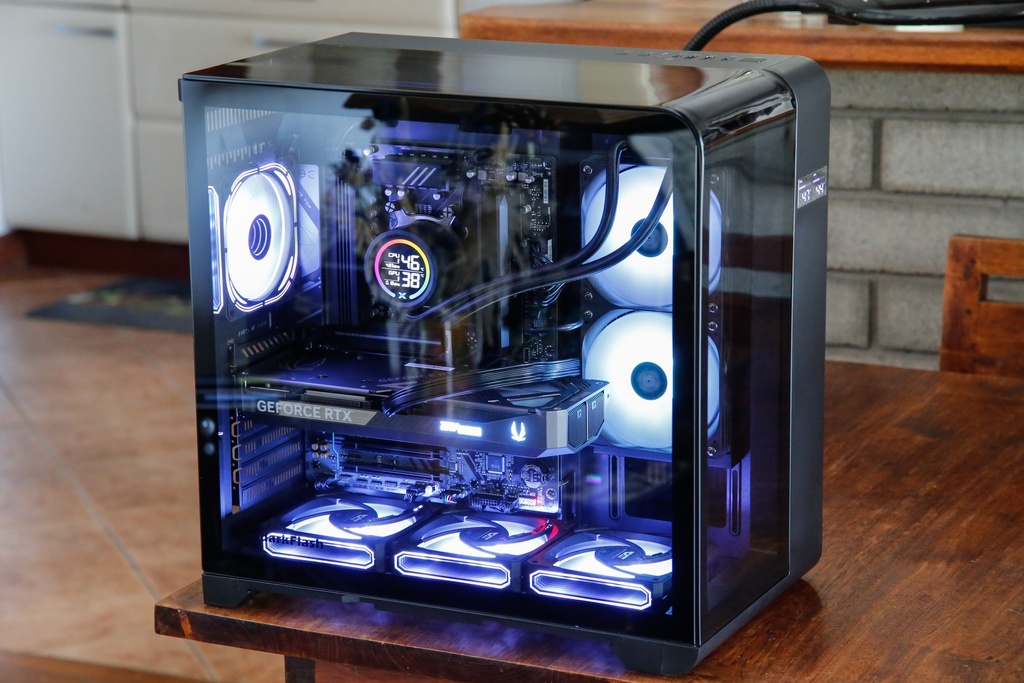 Tour DarkFlash L280 Ryzen 7 7700 RTX 5070 Zotac Solid 12go