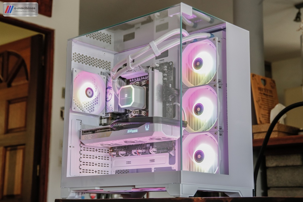 Cube Mars Gaming MC-VISION blanc Ryzen 7700 RTX 5070 Zotac