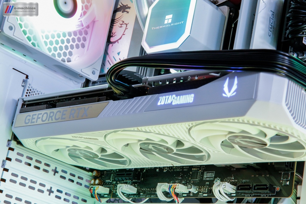Cube Mars Gaming MC-VISION blanc Ryzen 7700 RTX 5070 Zotac
