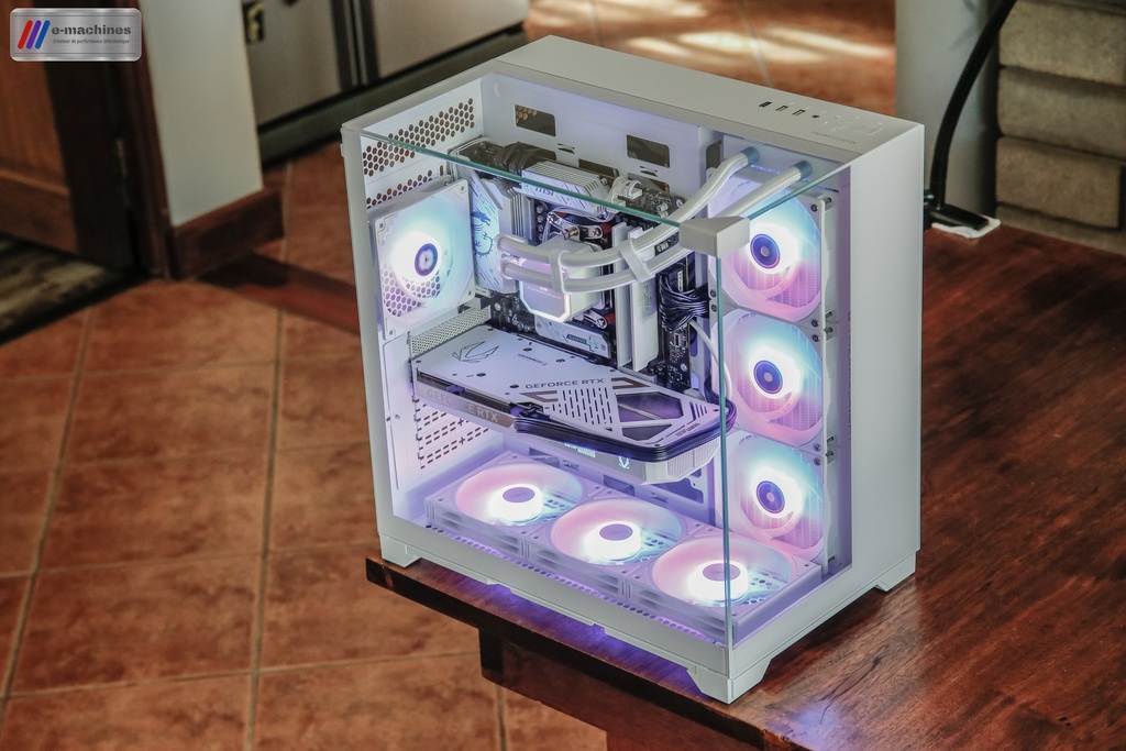 Cube Mars Gaming MC-VISION blanc Ryzen 7700 RTX 5070 Zotac