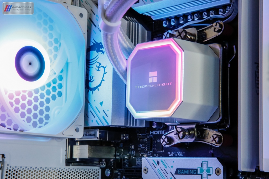 Cube Mars Gaming MC-VISION blanc Ryzen 7700 RTX 5070 Zotac
