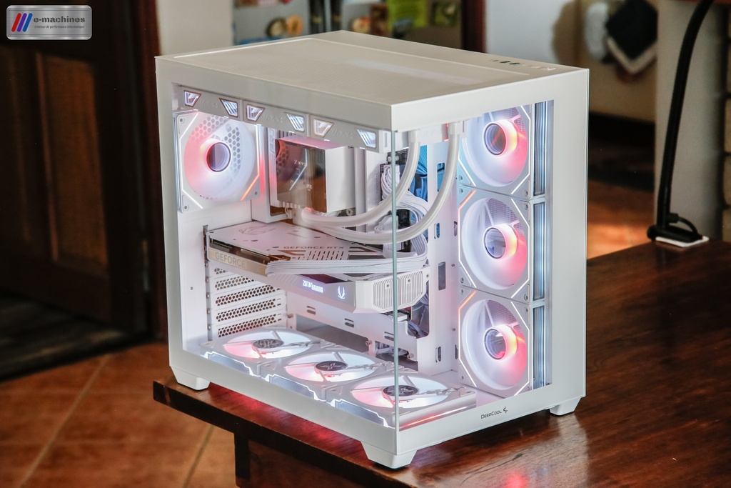 Cube DeepCool CG530 4F blanc Ryzen 7700 RTX 5070 Zotac