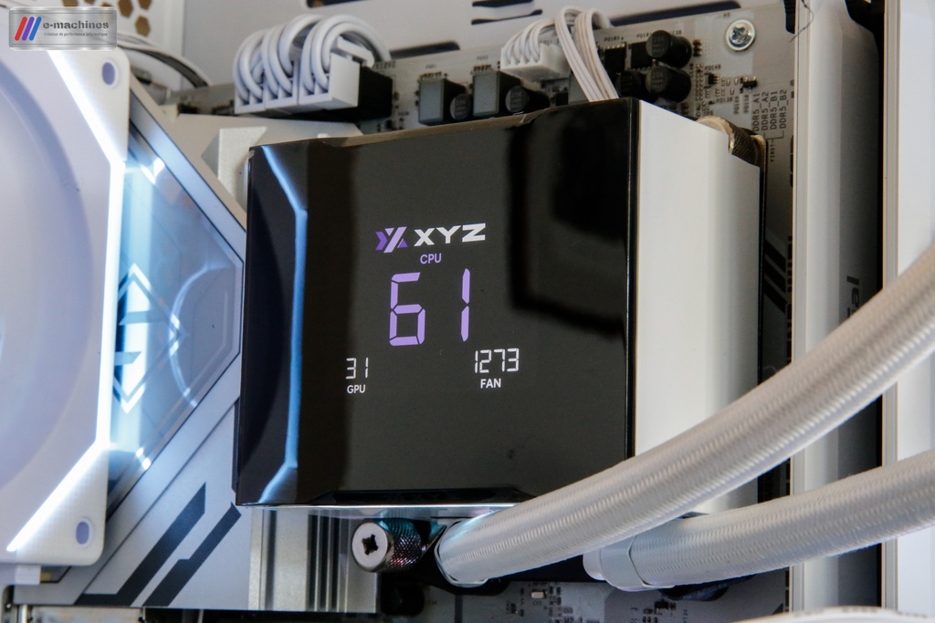 Cube Mars Gaming MC-Vision blanc Ryzen 7800X3D RX 9070XT